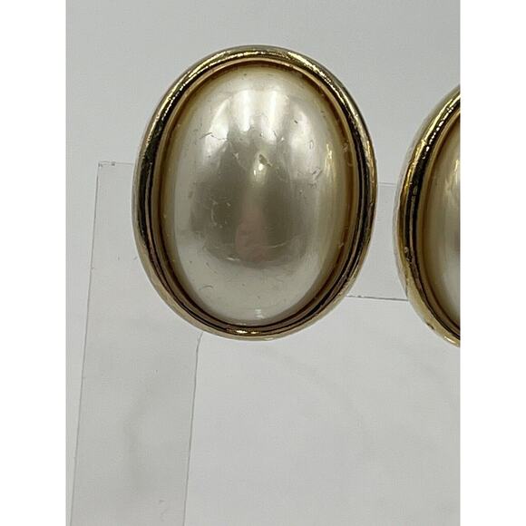 Christian Dior Vintage Gold Tone Oval Clip On Earrings Faux Pearl Cabochon - Picture 5 of 16